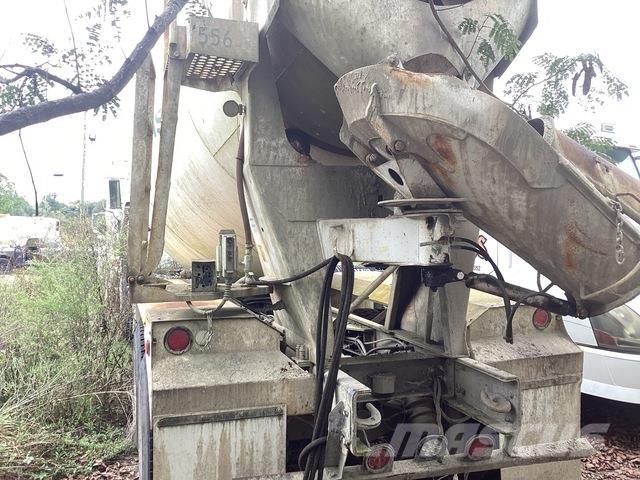 Mack DM690S Andere Fahrzeuge