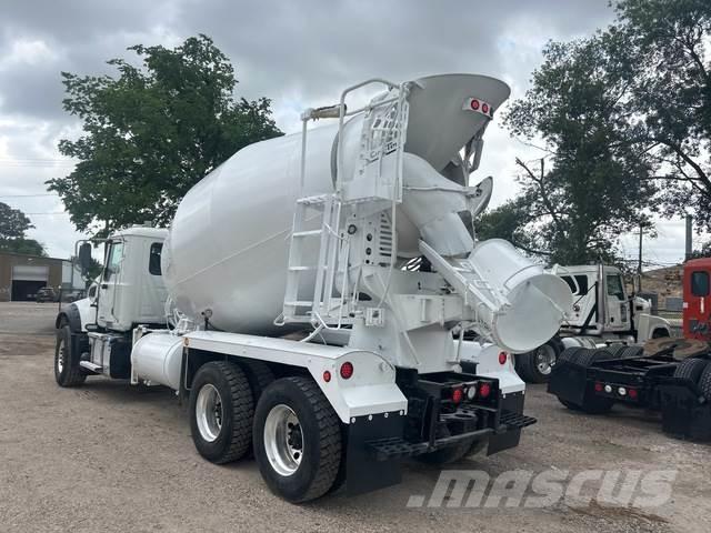 Mack GR64F Andere Fahrzeuge