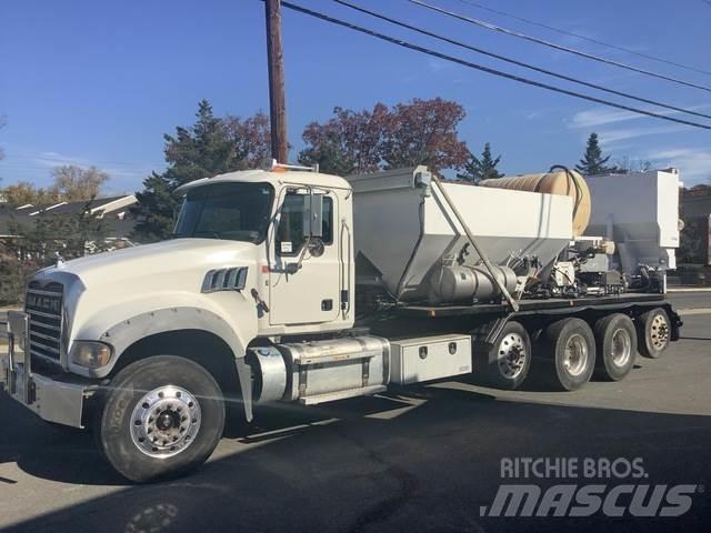 Mack GU713 Beton-Mischfahrzeuge