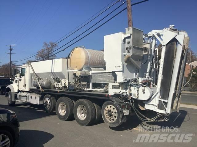 Mack GU713 Beton-Mischfahrzeuge