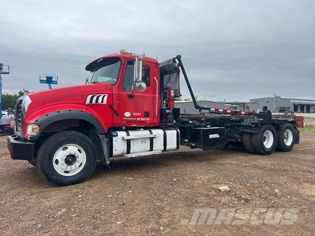 Mack GU713 Kipplader