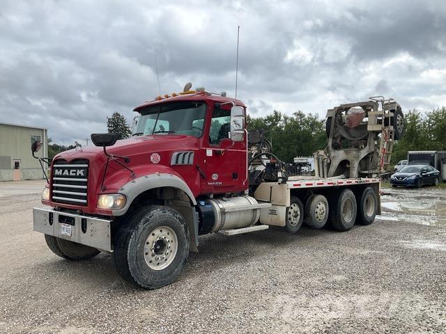 Mack GU713 Andere Fahrzeuge