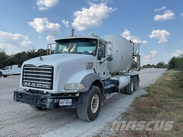Mack GU813 Andere Fahrzeuge