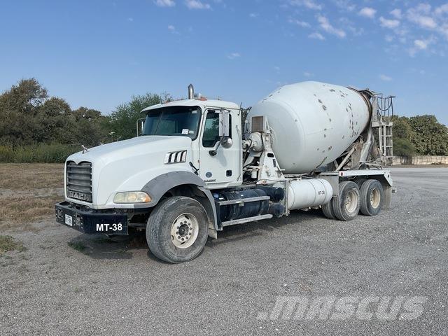 Mack GU813 Andere Fahrzeuge