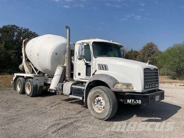 Mack GU813 Andere Fahrzeuge