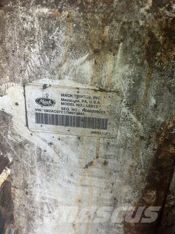 Mack LE613 Müllwagen