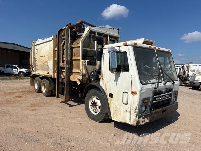 Mack LEU613 Müllwagen