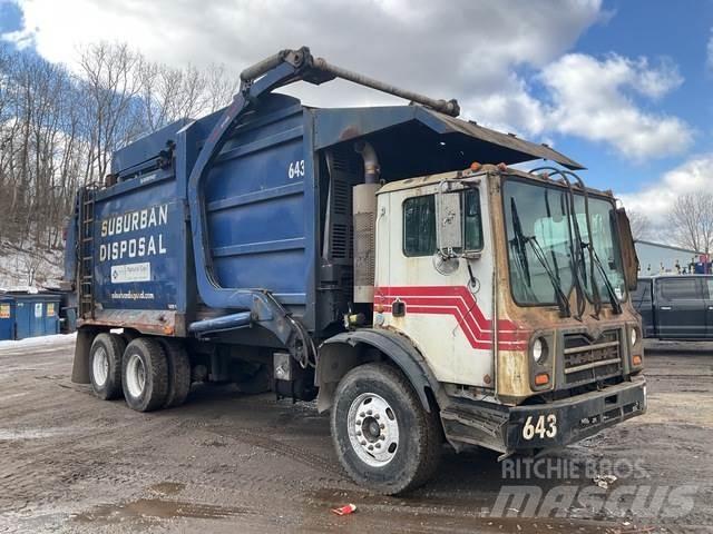 Mack MRU613 Müllwagen