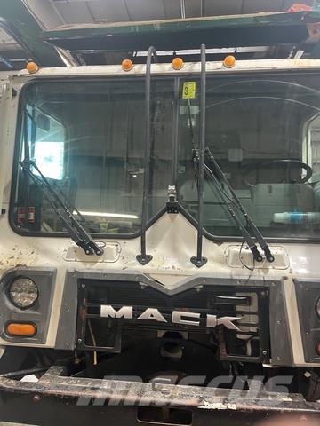 Mack MRU613 Müllwagen