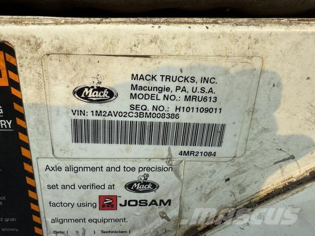 Mack MRU613 Müllwagen