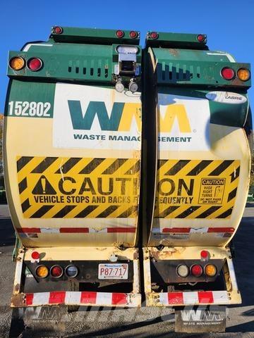 Mack MRU613 Müllwagen