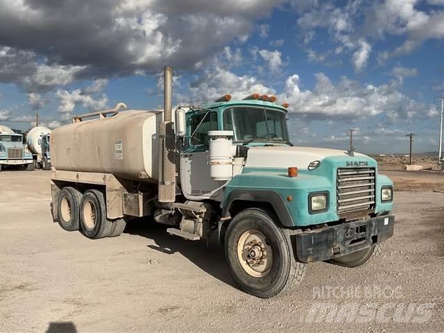 Mack RD690S Wassertanker
