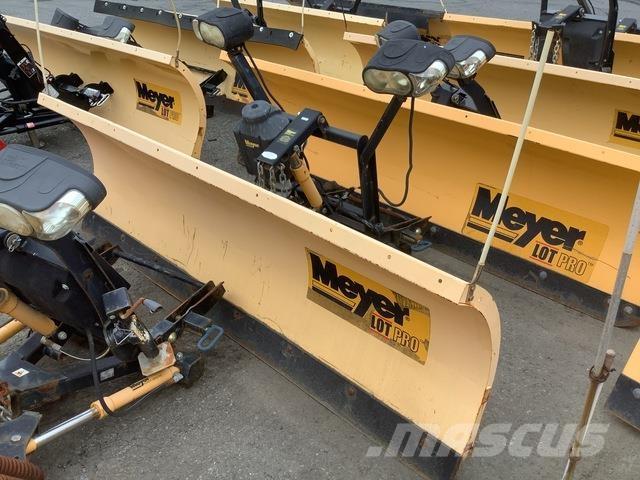 Meyer LP-8.0 Schneeschilde und -pflüge
