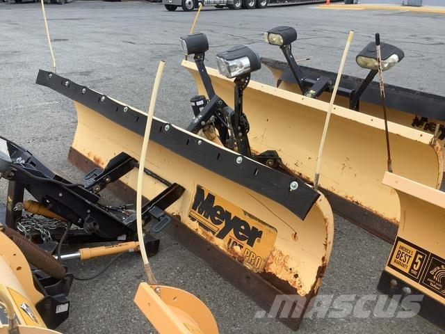 Meyer LP-8.5 Schneeschilde und -pflüge