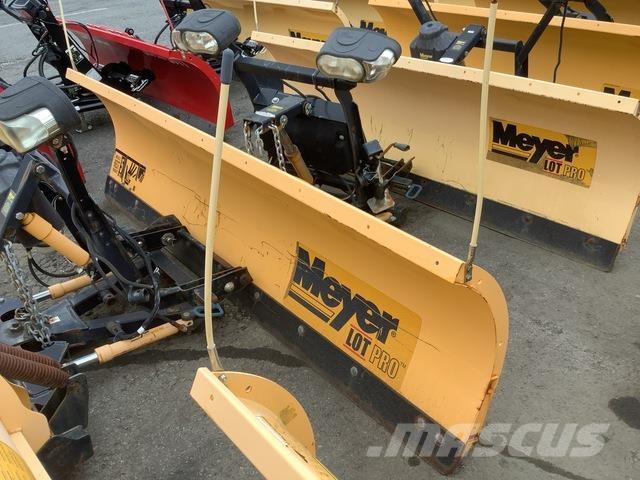Meyer LP-9.0 Schneeschilde und -pflüge