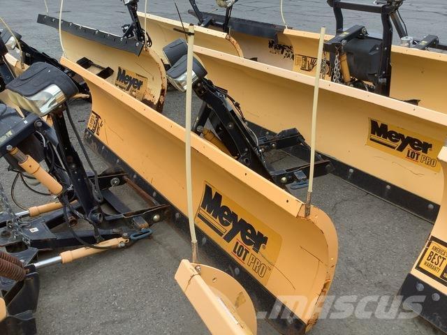 Meyer LP-9.0 Schneeschilde und -pflüge