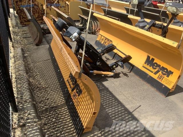 Meyer LP-9.0 Schneeschilde und -pflüge