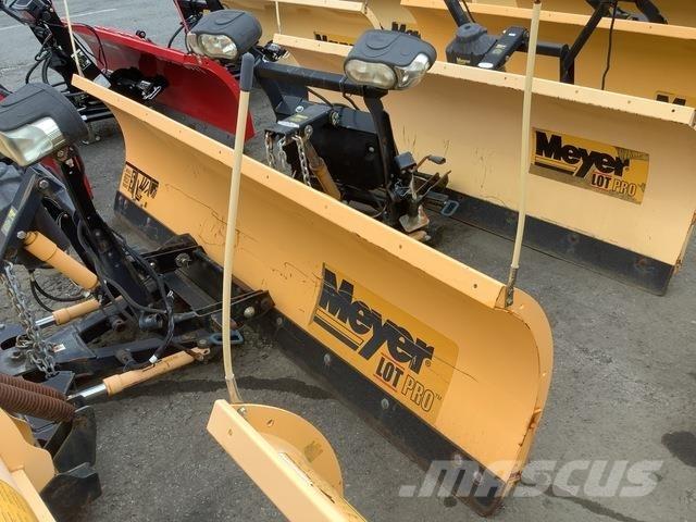 Meyer LP-9.0 Schneeschilde und -pflüge