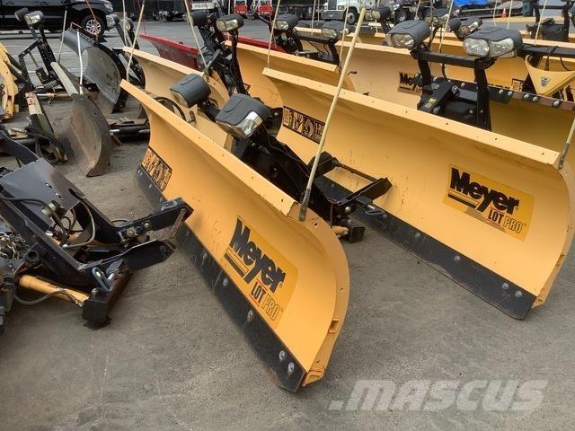 Meyer LP-9.0 Schneeschilde und -pflüge