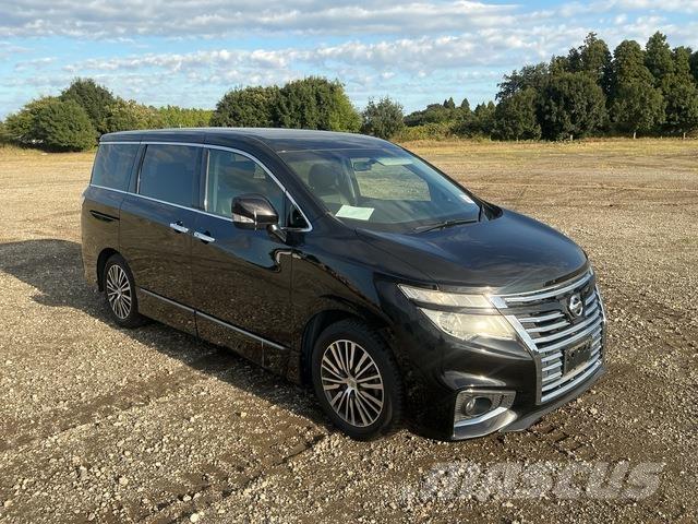 Nissan Elgrand Minibusse