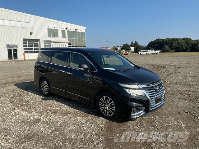 Nissan Elgrand Minibusse