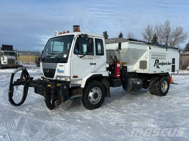 Nissan UD3300 Beton-Mischfahrzeuge