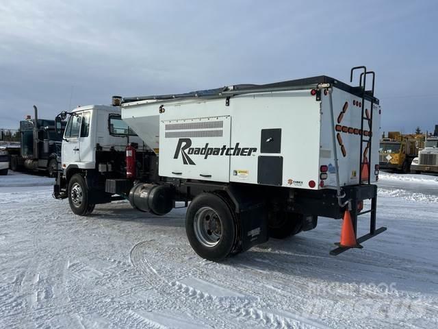 Nissan UD3300 Beton-Mischfahrzeuge