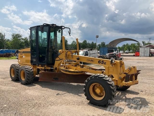 Noram 65E Grader