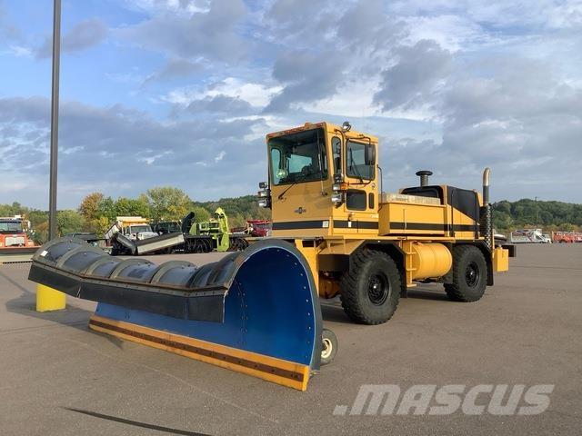 Oshkosh H2718 Schneeschilde und -pflüge