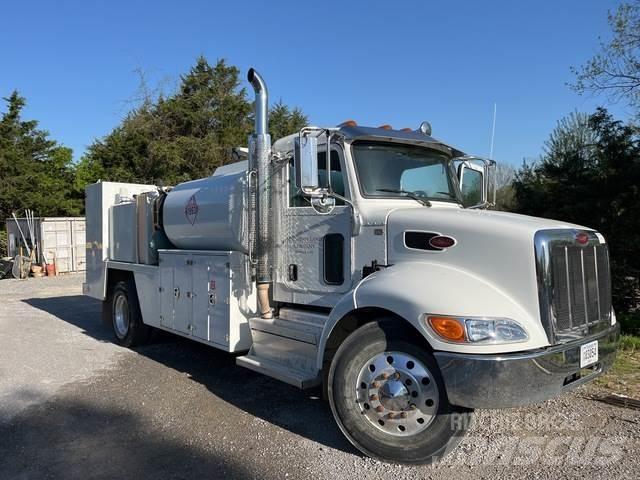Peterbilt 337 Tankwagen