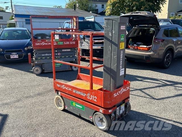 SkyJack SJ12 Personenaufzüge