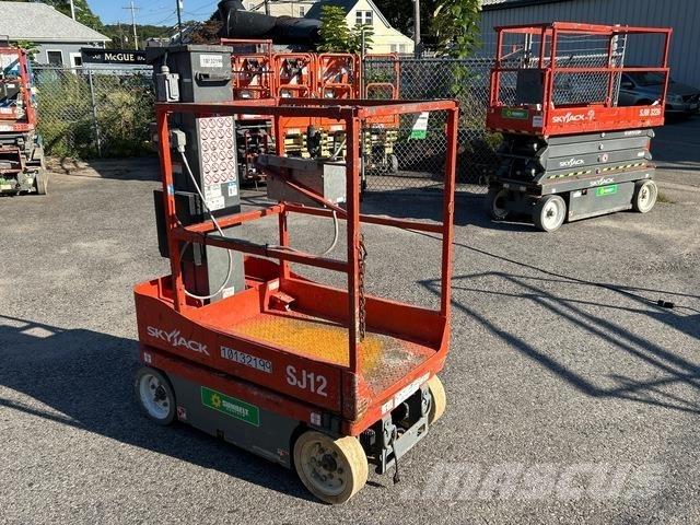 SkyJack SJ12 Personenaufzüge