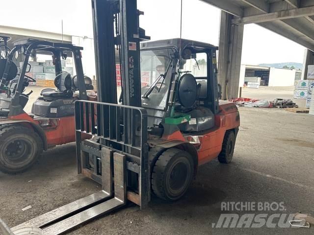 Toyota 7FGKU40 Sonstige Baumaschinen