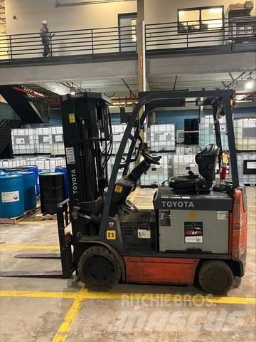 Toyota 8FBCU25 Elektro Stapler