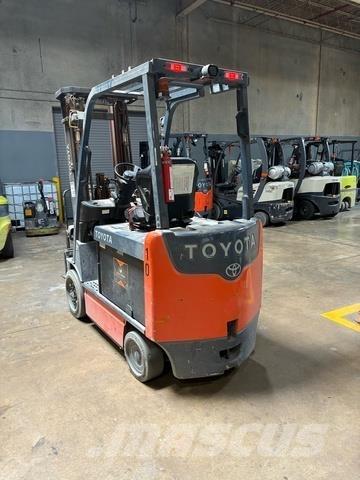 Toyota 8FBCU32 Elektro Stapler
