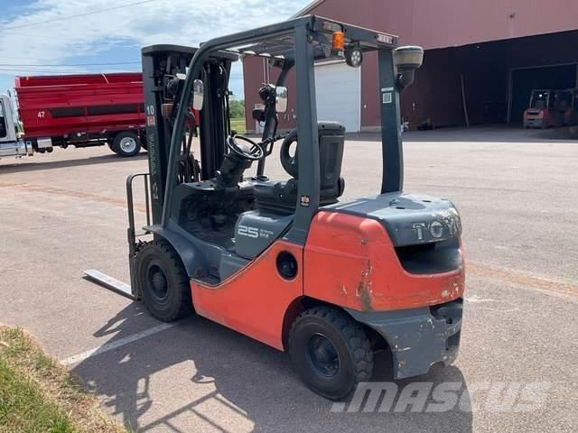 Toyota 8FDU25 Sonstige Baumaschinen
