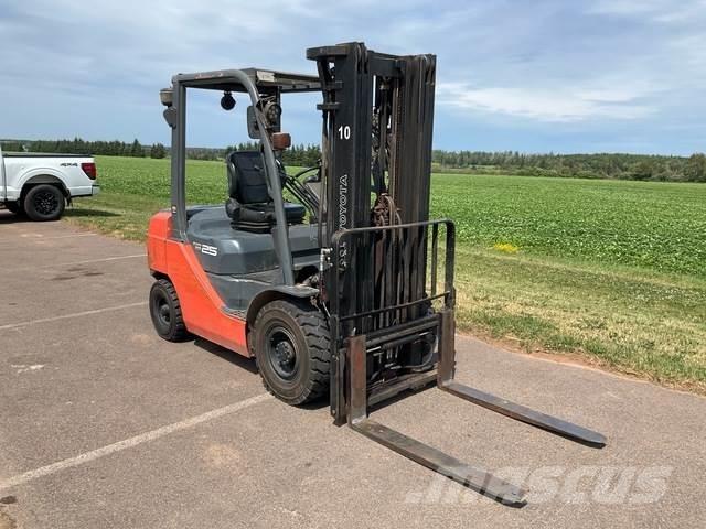 Toyota 8FDU25 Sonstige Baumaschinen