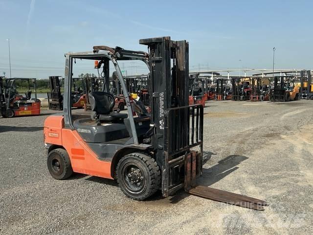Toyota 8FDU30 Sonstige Baumaschinen