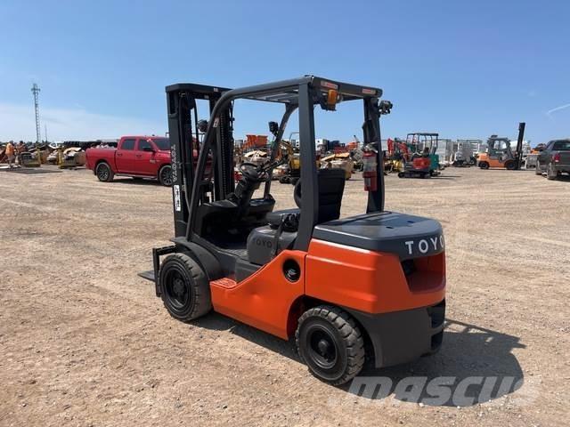Toyota 8FDU30 Sonstige Baumaschinen