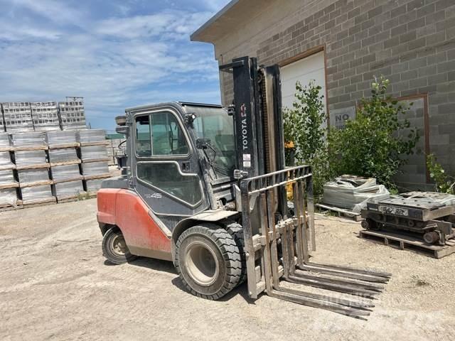 Toyota 8FDU32 Sonstige Baumaschinen