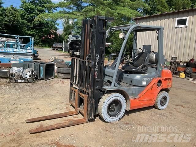 Toyota 8FGU25 Sonstige Baumaschinen