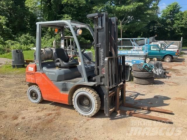 Toyota 8FGU25 Sonstige Baumaschinen