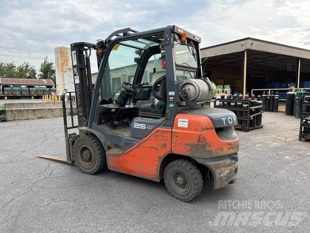 Toyota 8FGU25 Sonstige Baumaschinen