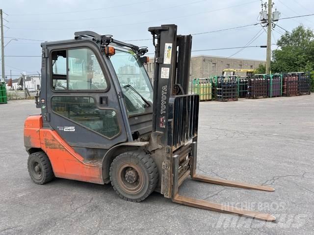 Toyota 8FGU25 Sonstige Baumaschinen