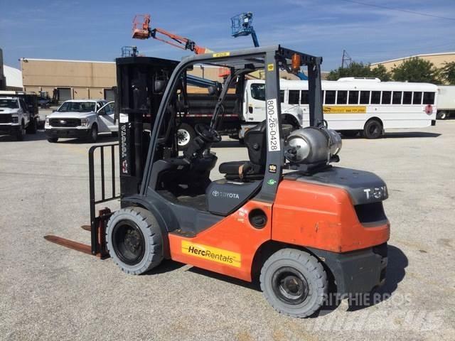 Toyota 8FGU30 Sonstige Baumaschinen