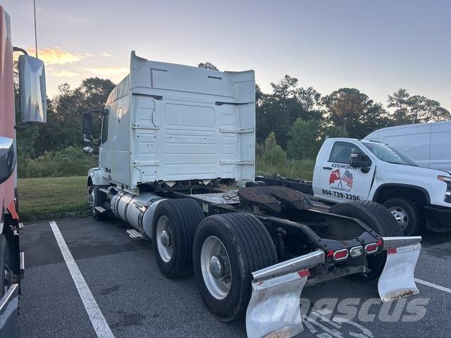 Volvo VNL Sattelzugmaschinen