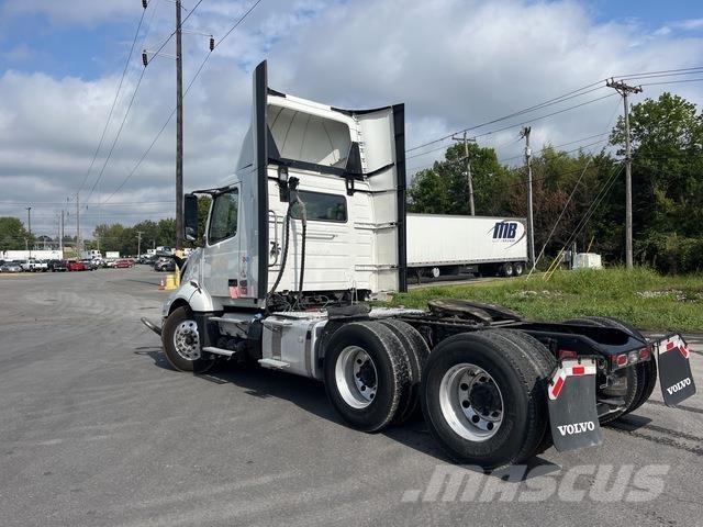 Volvo VNL 300 Sattelzugmaschinen