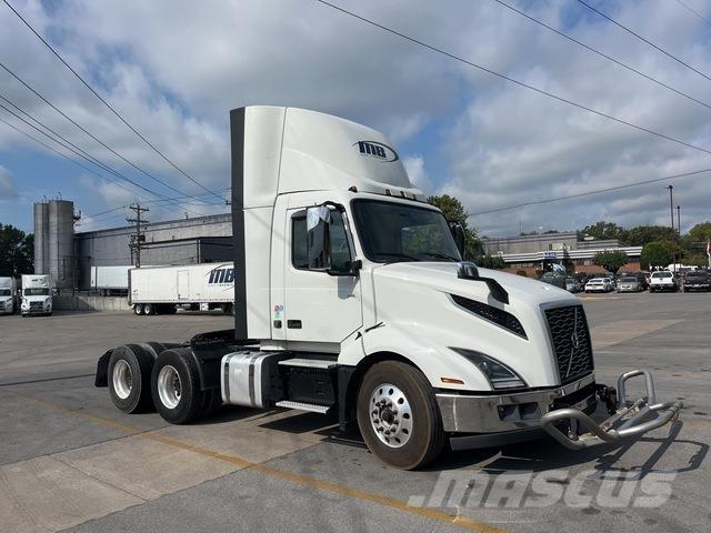 Volvo VNL 300 Sattelzugmaschinen