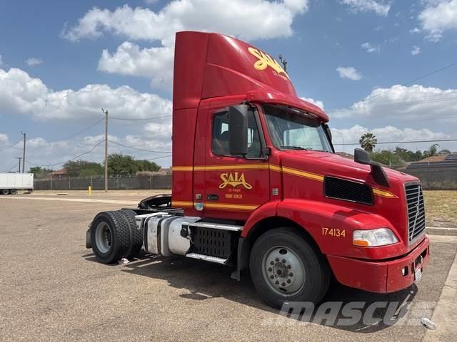 Volvo VNM42T Sattelzugmaschinen
