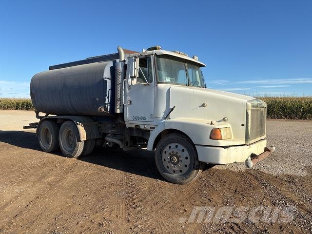 White Aero Wassertanker